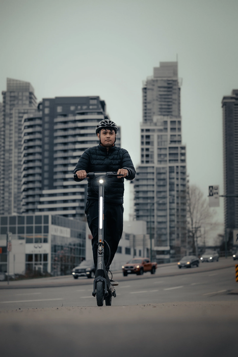 Apollo Go 2025: Dual-Motor Electric Scooter for Urban Commuting
