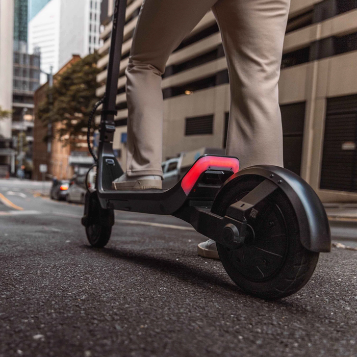 Apollo Go 2025: Dual-Motor Electric Scooter for Urban Commuting