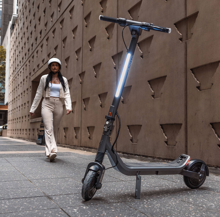 Apollo Go 2025: Dual-Motor Electric Scooter for Urban Commuting